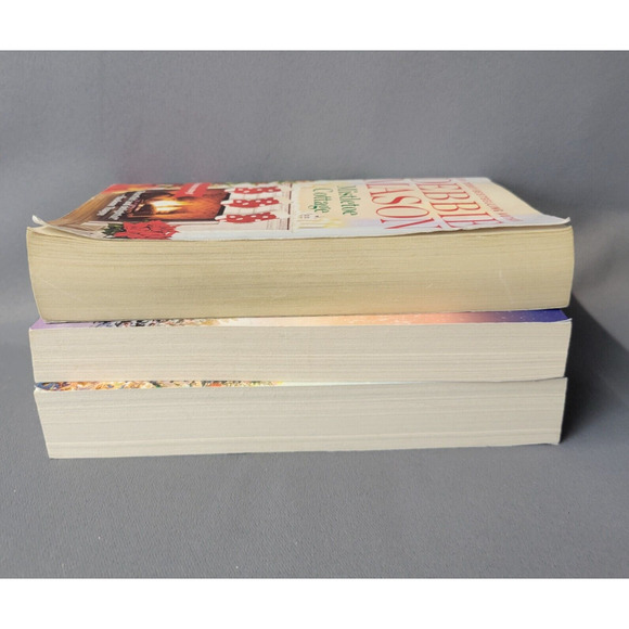Christmas Books Paperback Holidays Romance Mistletoe Cottage Lot Of 3 - Picture 14 of 16